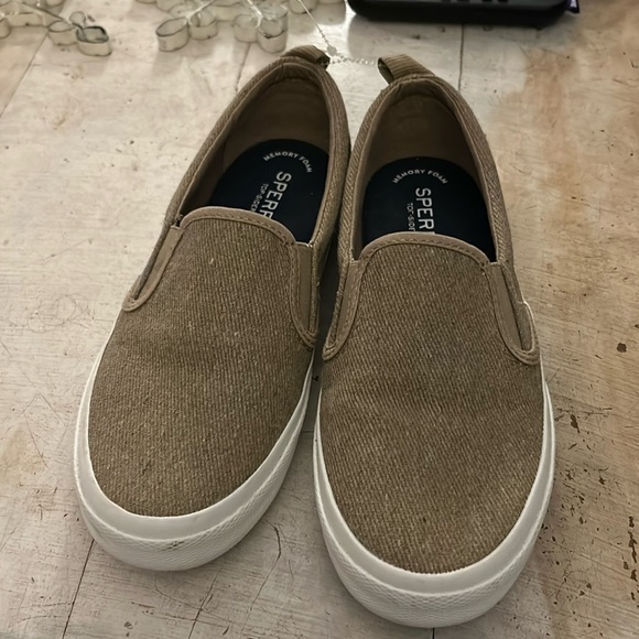 Sperry- Memory foam, Top Siders, size 6 - Picture 1 of 4